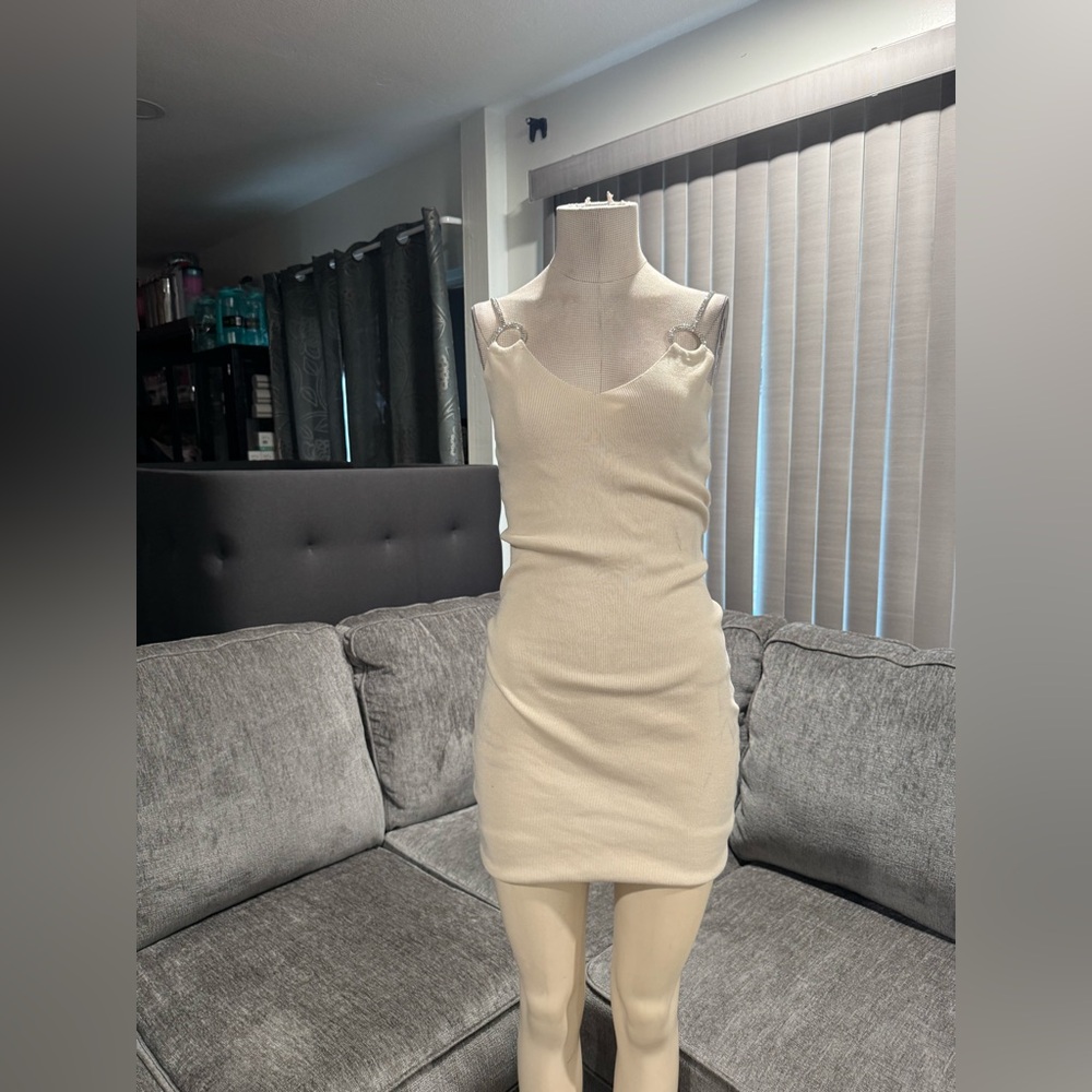 🌸AMTIOUS cream chain mini dress ✨